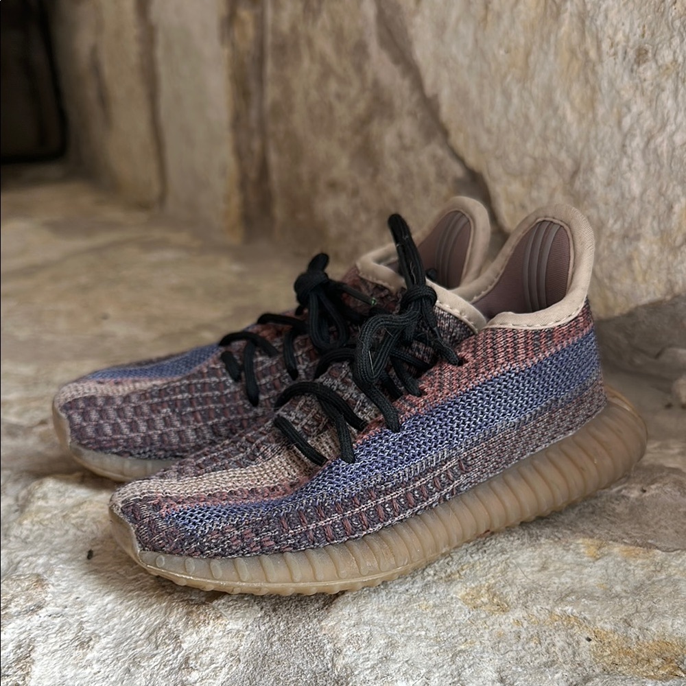 TODDLER YEEZY ADIDAS BOOSTS SIZE 9